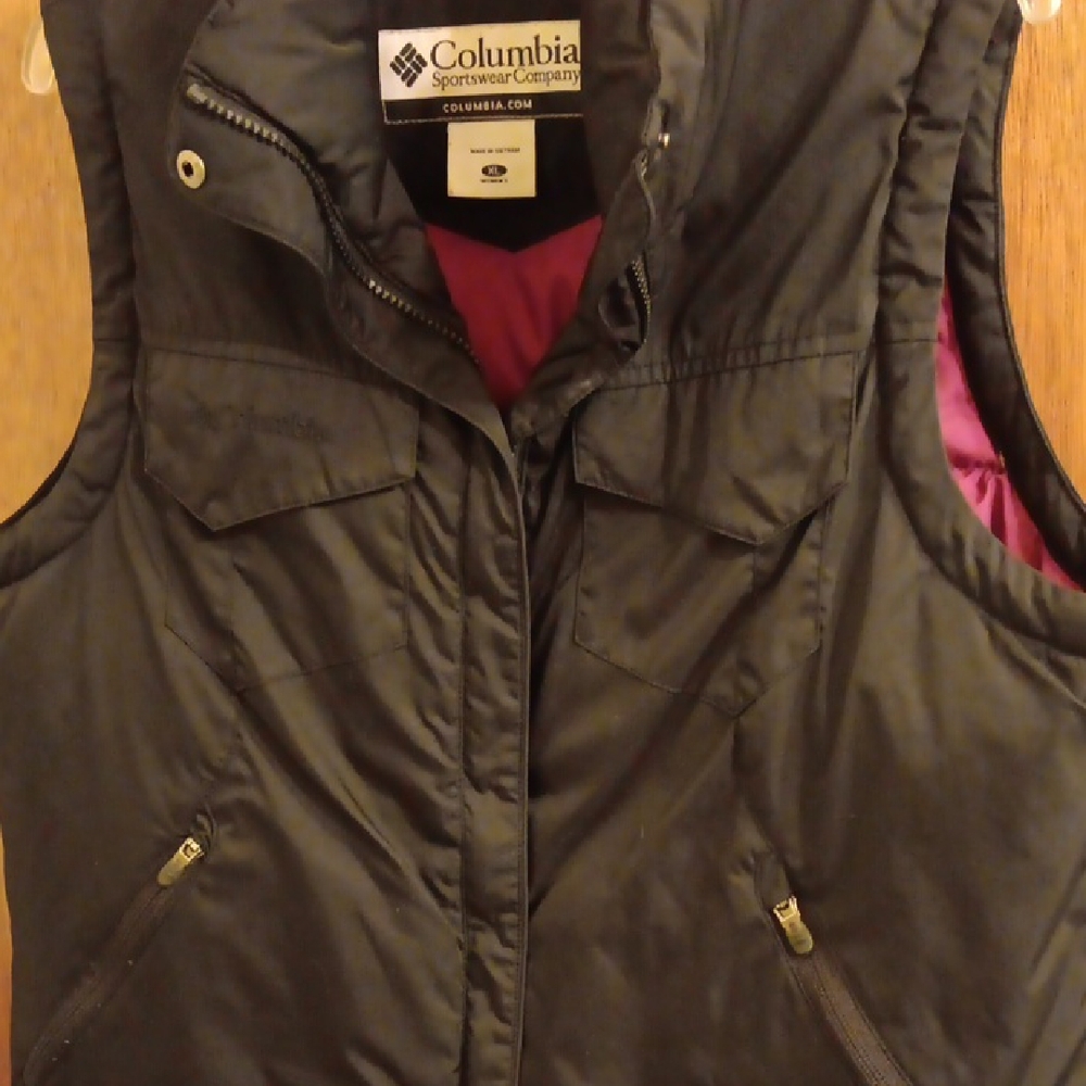 Columbia Women's Black and Pink Vest